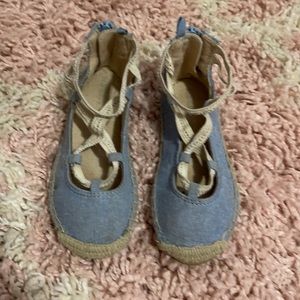 Zip on toddler shoes. ❤️